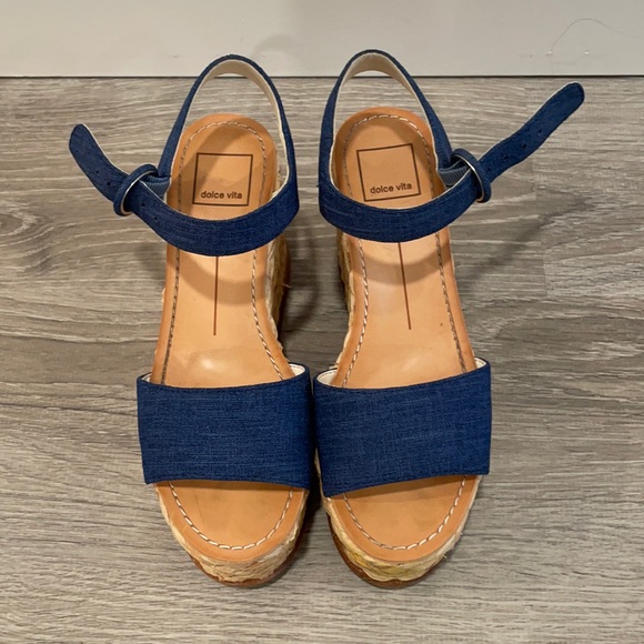 Dolce Vita Platform Sandals - Picture 2 of 3